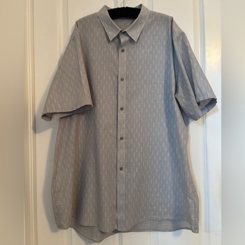 Travis Mathew Light Gray Short-Sleeve Button Down Shirt. Size XXXL. Cotton/Poly